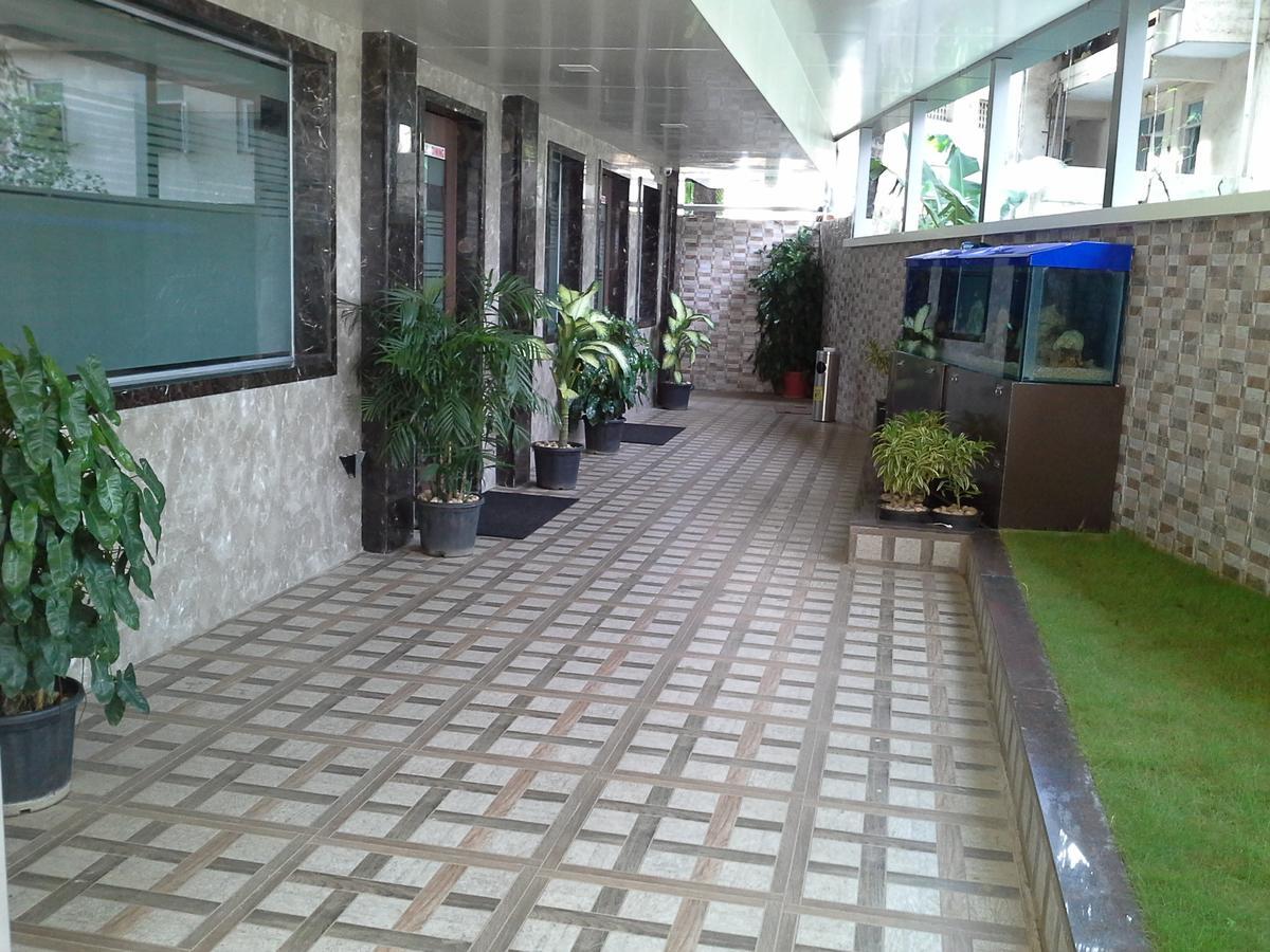 Galaxy Vaibhav Hotel Vasai Exterior foto